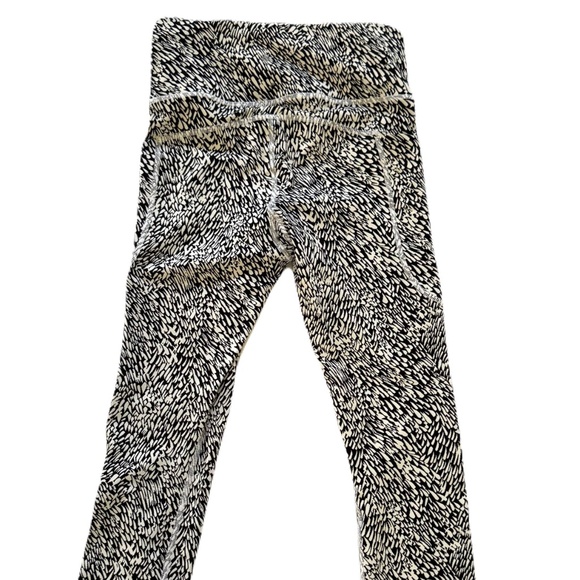 Athleta Ultimate Stash Textured 7/8 tight - Picture 5 of 8